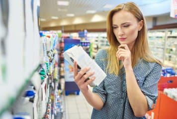 Опрос «Вкусвилла»: 40% россиян регулярно читают состав продуктов