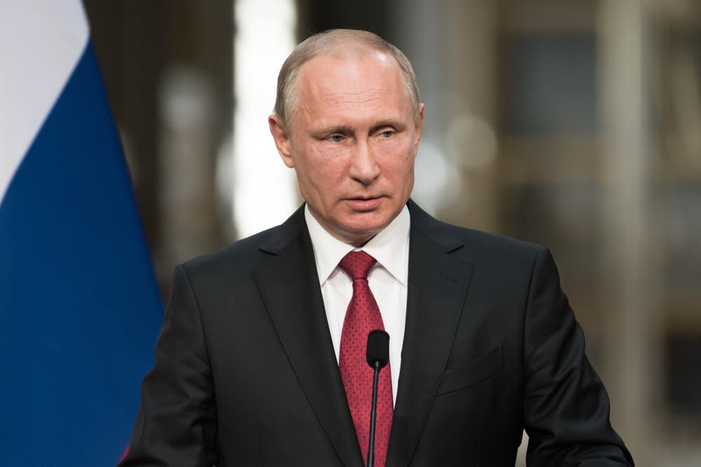 Путин включил логистические центры в перечень критически важных объектов страны