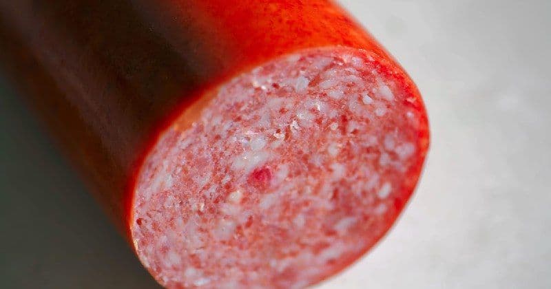 Два вида варено-копченых колбас в магазинах Петербурга не соответствуют ГОСТу